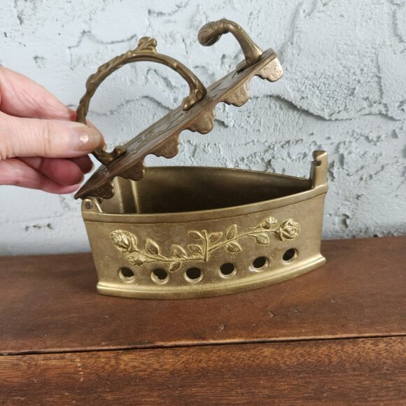 Antique 19th-Century Solid Brass Coal Iron Ornate Floral Decorative Collectible - Picture 4 of 10